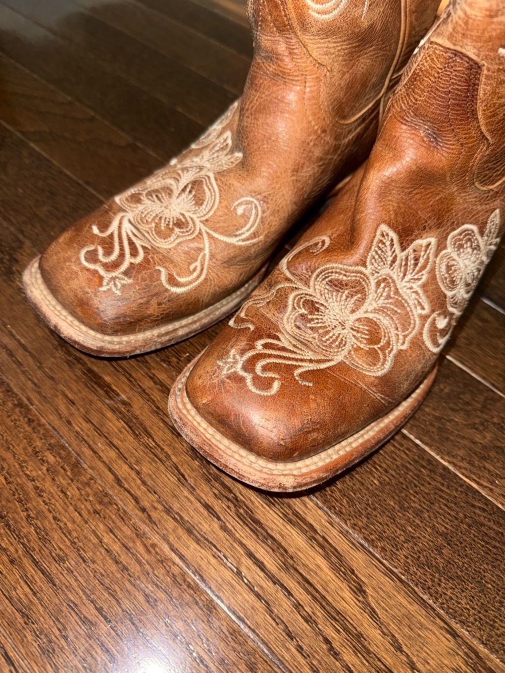 SHYANNE WOMEN'S LASY FLORAL EMBROIDERED WESTERN BOOTS Size 7.5 - Picture 9 of 12
